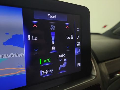 Used 2023 Lexus GX 460 Premium w/ Accessory Package AWD/4WD image 29