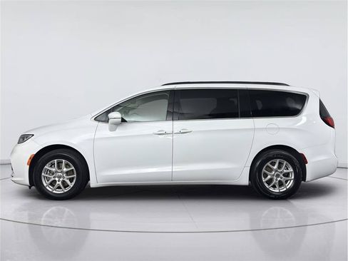 Used 2022 Chrysler Pacifica Touring-L FWD image 2