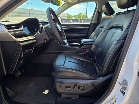 Used 2023 Jeep Grand Cherokee L Limited w/ Luxury Tech Group II AWD/4WD image 8
