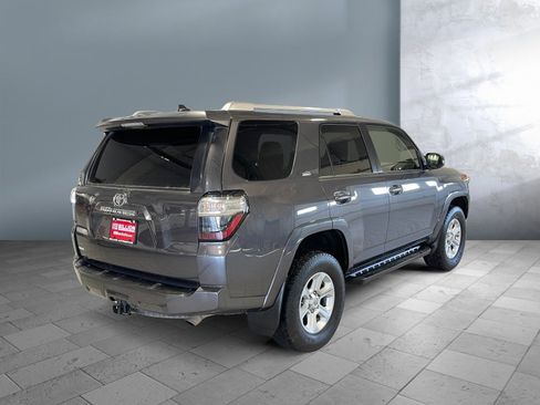 Used 2018 Toyota 4Runner SR5 Premium image 6
