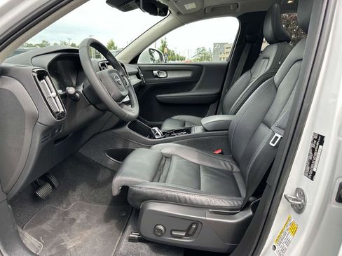 Used 2023 Volvo XC40 B5 Plus AWD/4WD image 16