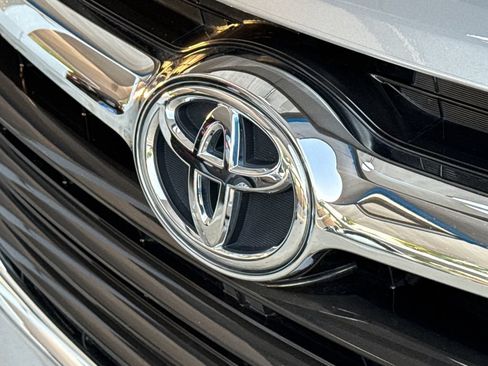 Used 2016 Toyota Highlander Limited AWD/4WD image 4