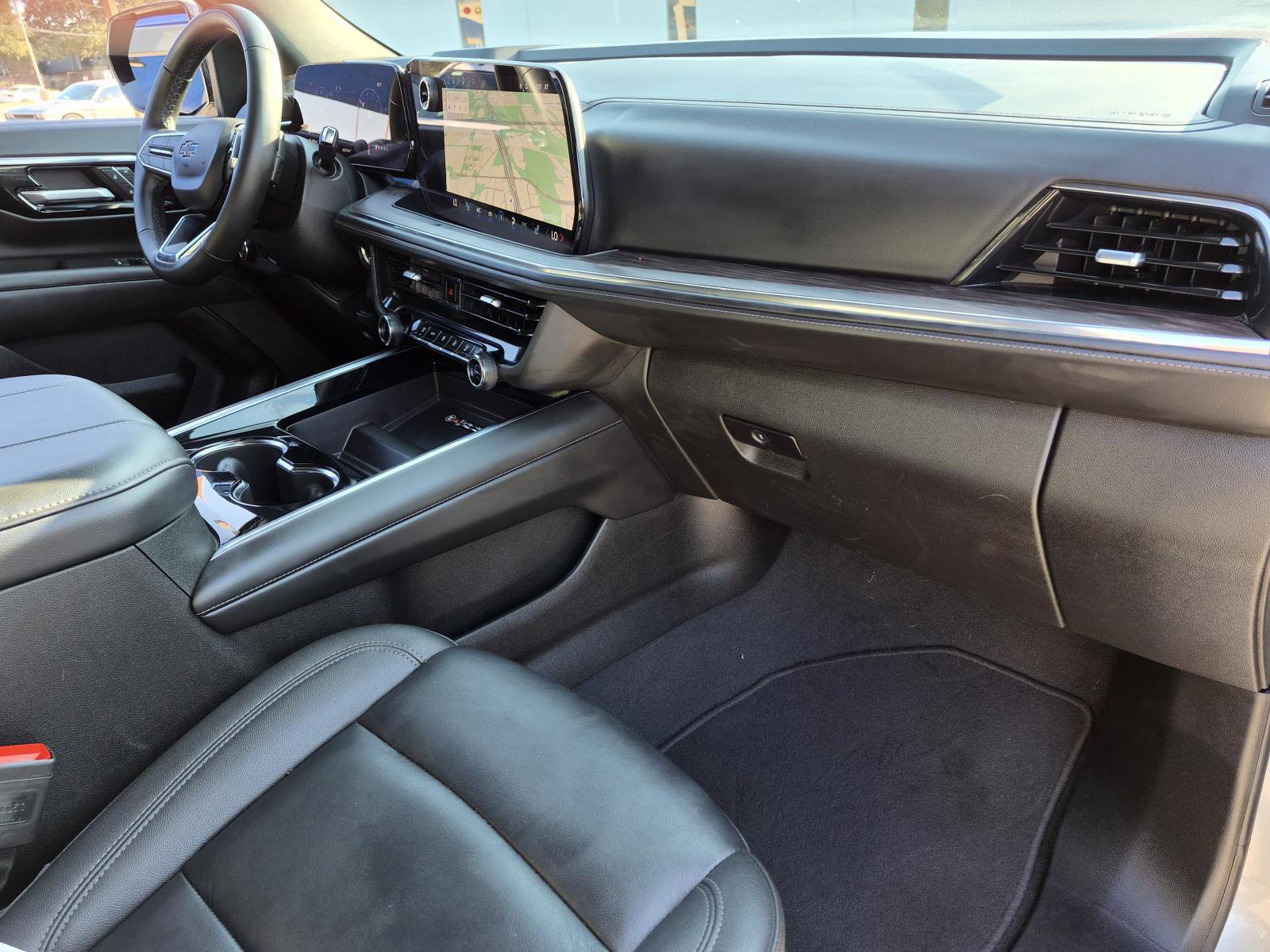 Used 2025 Chevrolet Suburban Z71 AWD/4WD image 9