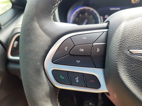 Used 2025 Chrysler Pacifica Select FWD image 21
