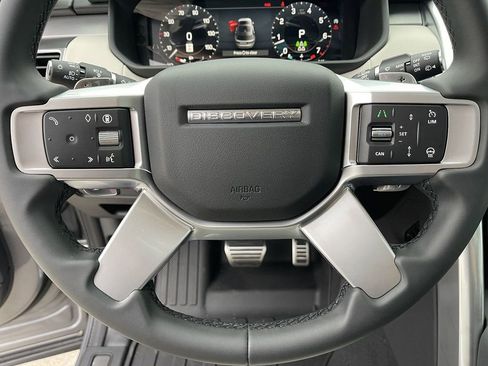New 2025 Land Rover Discovery Dynamic SE image 17
