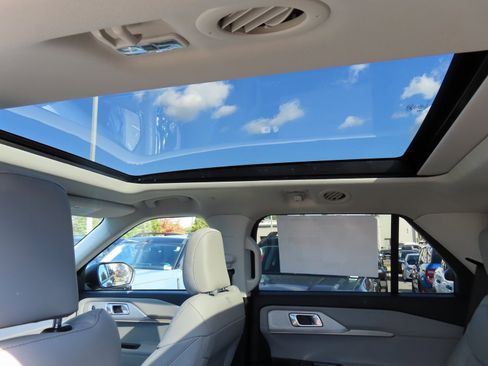 New 2026 Ford Explorer Active w/ Active Comfort Package image 15