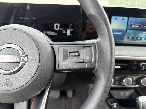 Certified 2025 Nissan Kicks SV FWD image 17