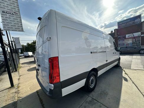 Used 2022 Mercedes-Benz Sprinter 2500 image 8