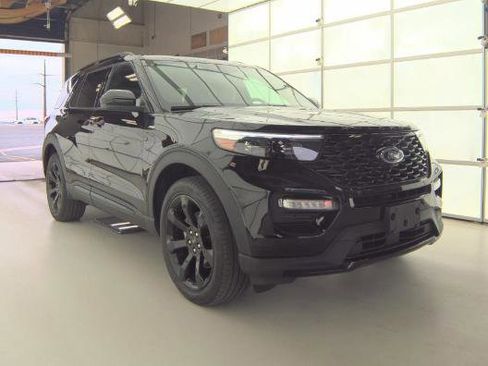 Used 2023 Ford Explorer ST-Line w/ Class IV Trailer Tow Package image 2