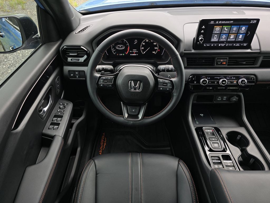 Used 2025 Honda Pilot TrailSport image 23
