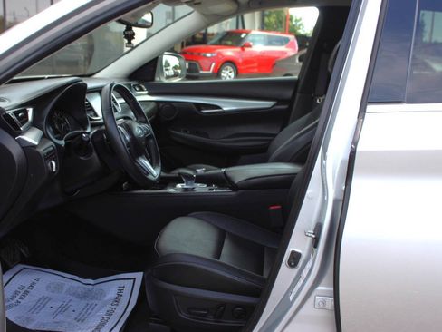 Used 2019 INFINITI QX50 Luxe w/ Navigation Package AWD/4WD image 17