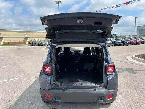 Used 2020 Jeep Renegade Latitude FWD image 18