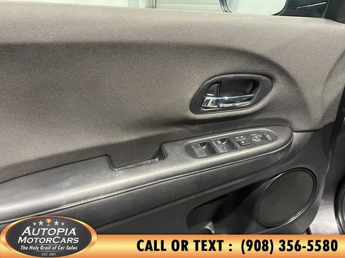 Used 2020 Honda HR-V LX image 11