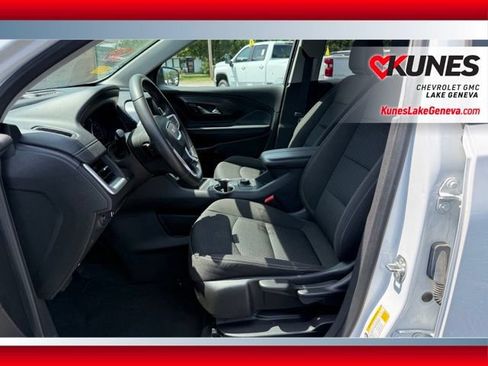 Used 2024 GMC Terrain SLE FWD image 10