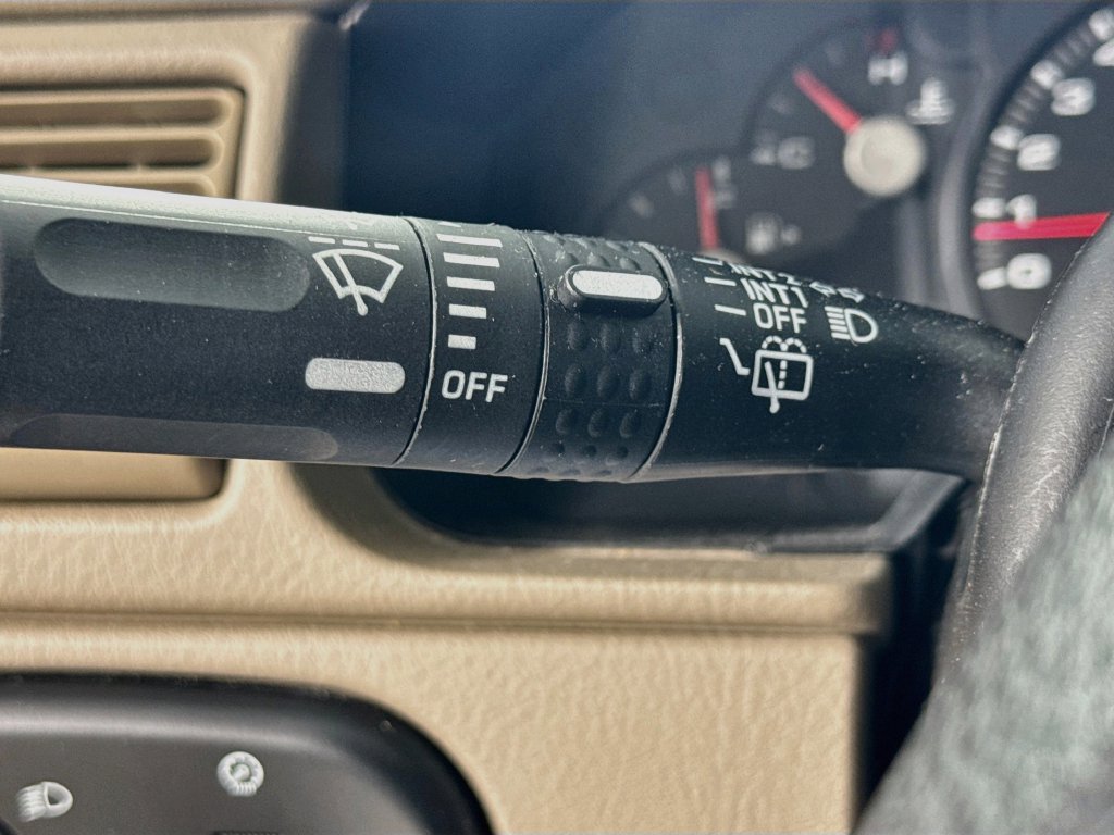 Used 2004 Ford Explorer XLS RWD image 13