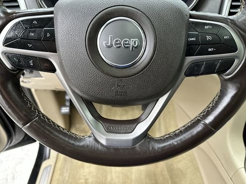 Used 2018 Jeep Grand Cherokee Overland AWD/4WD image 14