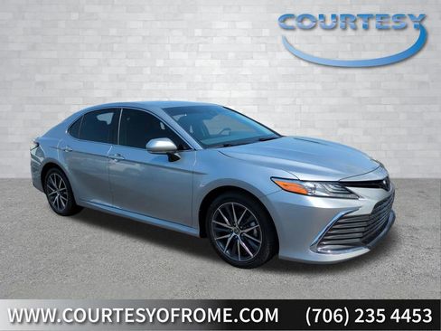 Used 2024 Toyota Camry XLE FWD image 1