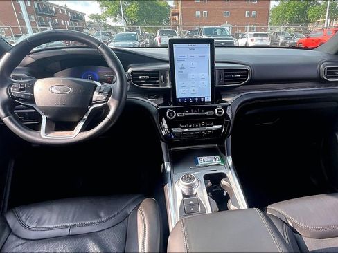 Certified 2023 Ford Explorer Platinum w/ Technology Package AWD/4WD image 14