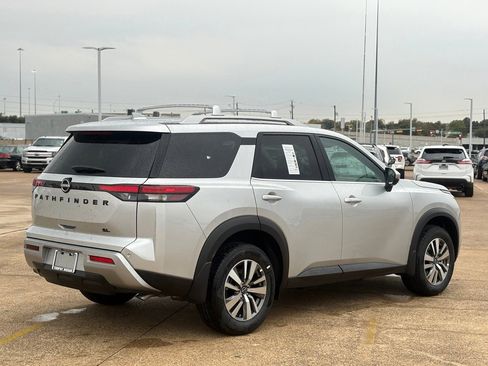 New 2025 Nissan Pathfinder SL image 7