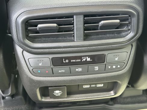 Used 2023 Honda Pilot Elite image 34