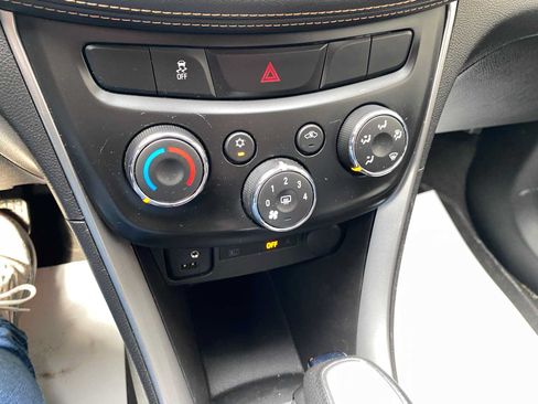 Used 2018 Chevrolet Trax LT w/ LT Convenience Package AWD/4WD image 20