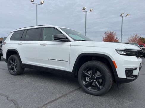 New 2025 Jeep Grand Cherokee L Limited w/ Black Appearance Package image 45