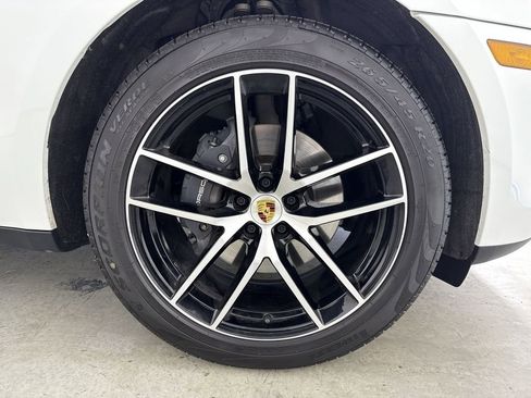 Certified 2025 Porsche Macan image 15