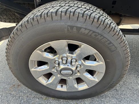 Used 2019 Ford F250 Lariat w/ Lariat Ultimate Package AWD/4WD image 14