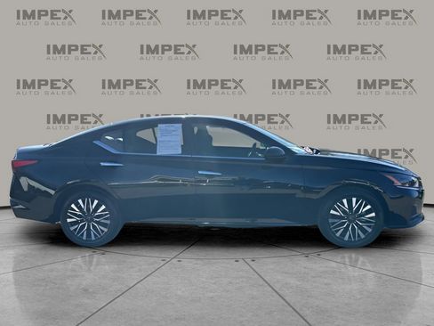 Used 2024 Nissan Altima 2.5 SV image 6