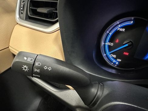 Used 2025 Toyota RAV4 XLE AWD/4WD image 21