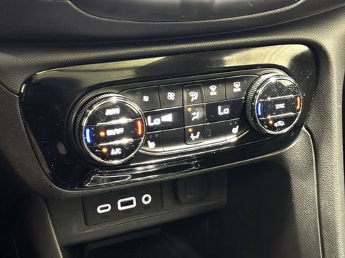 Certified 2022 Buick Encore GX Essence w/ Advanced Technology Package AWD/4WD image 23