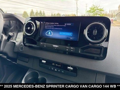 Used 2025 Mercedes-Benz Sprinter 2500 image 19