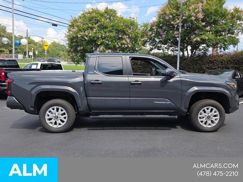 Used 2025 Toyota Tacoma SR5 AWD/4WD image 14