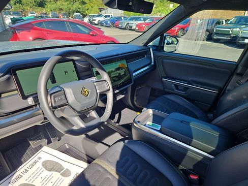 Used 2025 Rivian R1S Adventure image 17