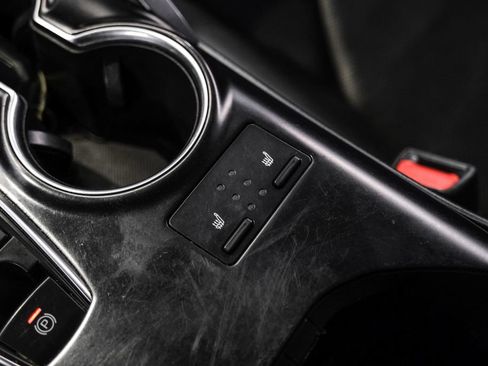 Used 2019 Toyota Camry XSE FWD image 23