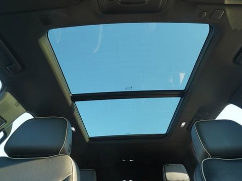 Used 2021 Chevrolet Tahoe Premier w/ Premium Package image 12