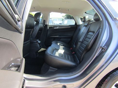 Used 2013 Ford Fusion SE FWD image 12