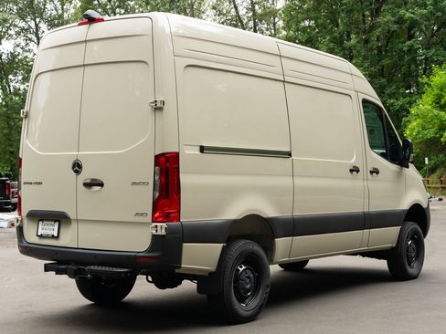 Used 2025 Mercedes-Benz Sprinter 2500 image 5