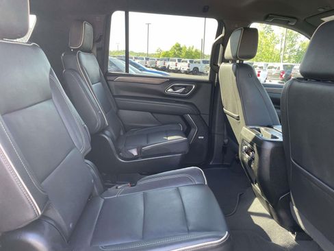 Used 2023 Chevrolet Suburban Premier AWD/4WD image 17