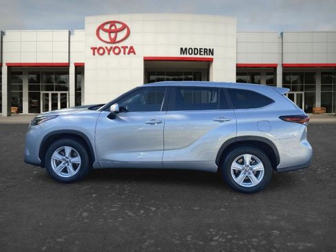 Certified 2024 Toyota Highlander LE FWD image 7