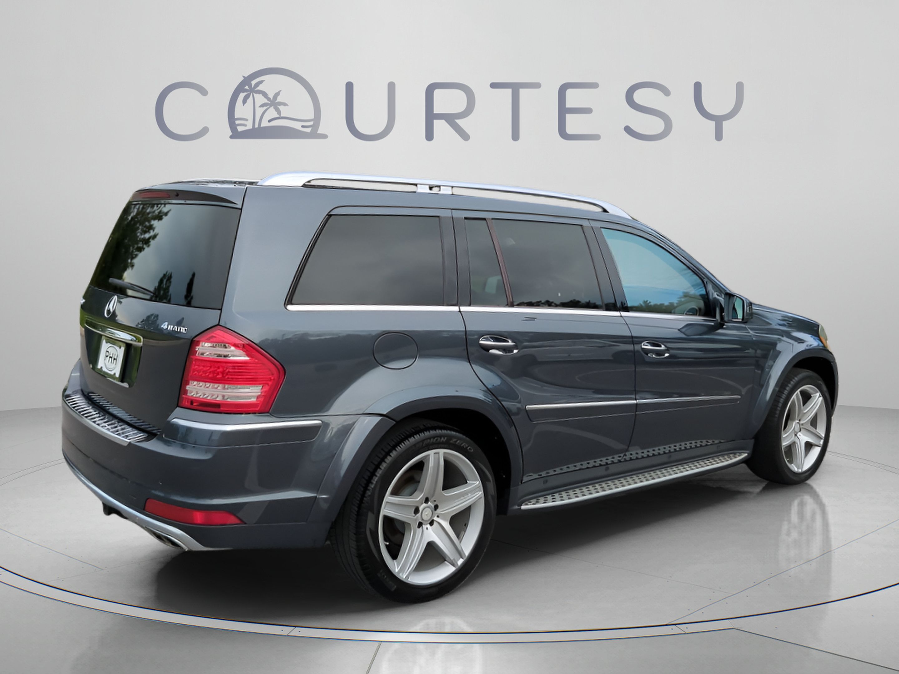 Used 2011 Mercedes-Benz GL 550 4MATIC image 6