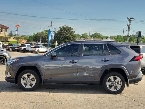 Used 2022 Toyota RAV4 XLE w/ Convenience Package FWD image 3