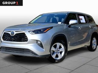 Used 2023 Toyota Highlander LE video 1