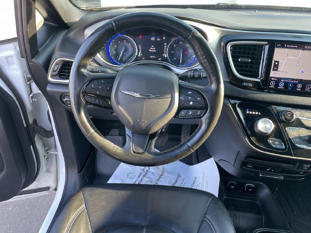 Used 2020 Chrysler Pacifica Touring-L Plus FWD image 23