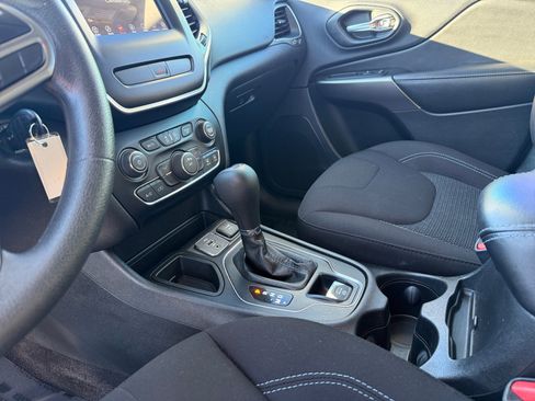 Used 2019 Jeep Cherokee Latitude w/ Popular Appearance Group image 13