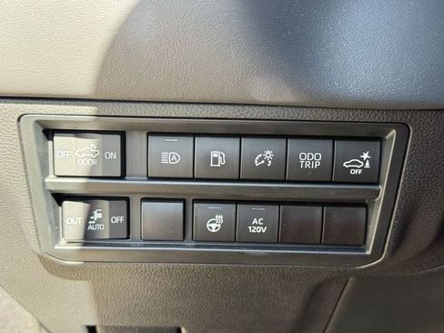 Used 2024 Toyota Tundra Platinum AWD/4WD image 26