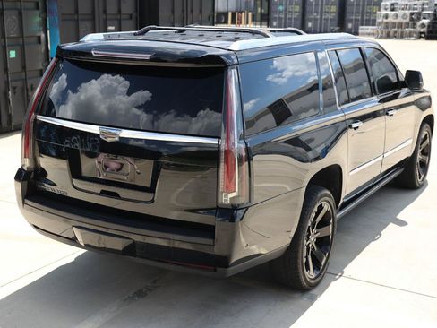 Used 2017 Cadillac Escalade ESV Platinum RWD image 11