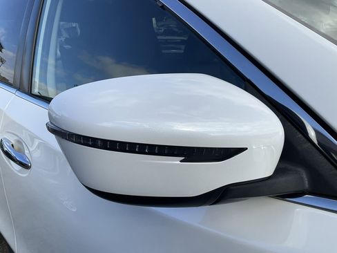 Used 2018 Nissan Rogue SV image 74