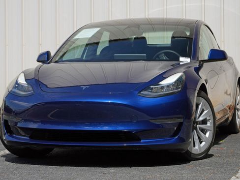 Used 2022 Tesla Model 3 Standard Range RWD image 3