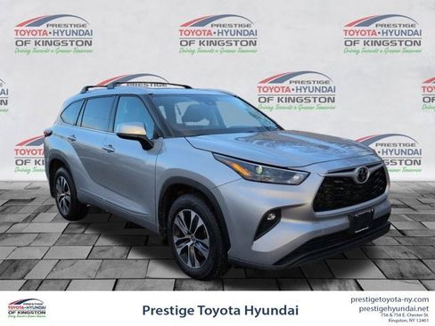 Certified 2022 Toyota Highlander XLE image 1